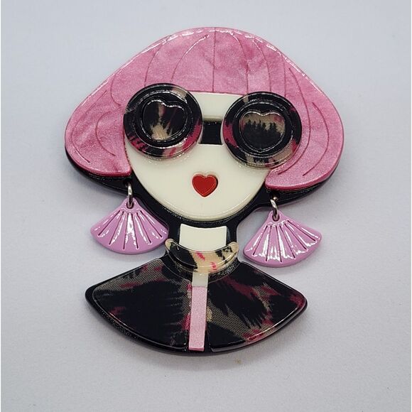 Lady Woman Brooch Mod Go-Go 60's Style Pink Hair Layered Acrylic Fun Fashion - Picture 1 of 4